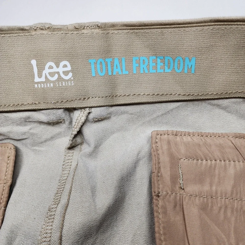 Lee Total Freedom Trousers Women 22W Khaki Beige Straight‎ Leg Stretch Modern
